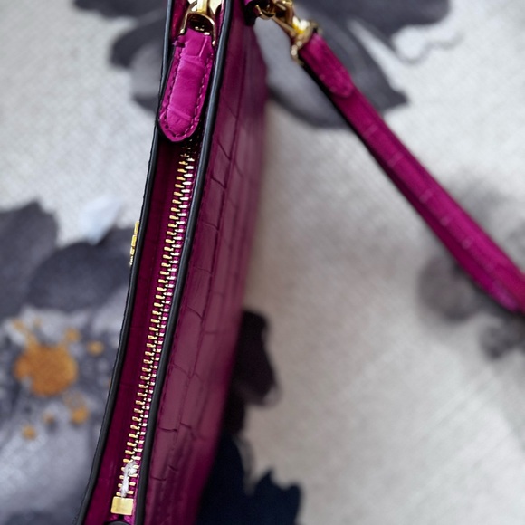 πRalph Lauren Fuchsia Croc-Embossed Wristletπππππππππππππππππππ - Picture 4 of 7